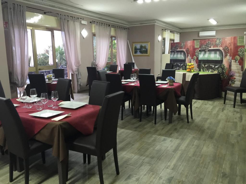 Chrismare Hotel Mazzeo Buitenkant foto